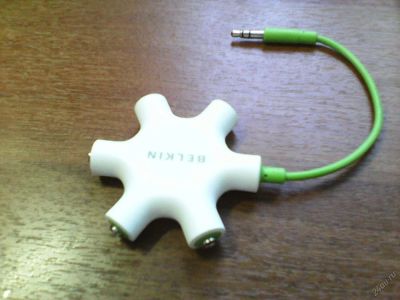 Лот: 5838762. Фото: 1. Разветвитель 3.5 мм Belkin на... Шлейфы, кабели, переходники