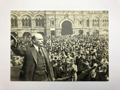 Лот: 23299584. Фото: 1. В.И. Ленин произносит речь перед... Открытки, конверты