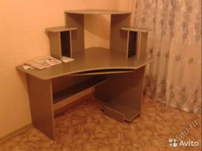 Лот: 5946256. Фото: 1. Угловой комп. стол. Срочно!. Компьютерные и письменные столы
