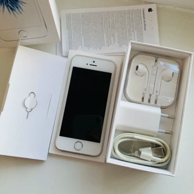 Лот: 14730042. Фото: 1. iPhone SE 32 ГБ Айфон СЕ 32ГБ. Смартфоны