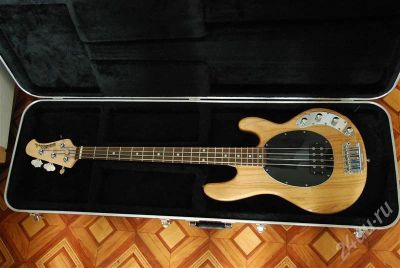 Лот: 461428. Фото: 1. Music man Stingray bass 4. Гитары