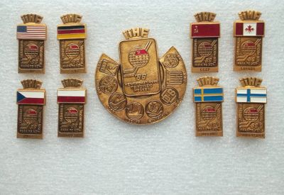 Лот: 21506649. Фото: 1. Набор значков Чемпионат Мира по... Сувенирные