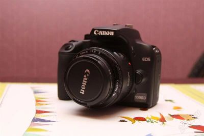 Лот: 1467459. Фото: 1. Canon EOS 1000d + объектив Canon... Цифровые зеркальные