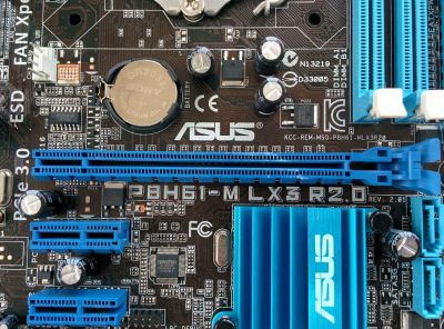 Лот: 9431429. Фото: 1. Asus P8H61-M LX3 R2.0 - отличная... Материнские платы