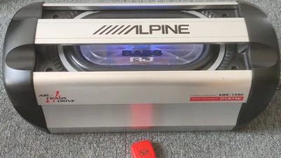 Лот: 25709890. Фото: 1. Сабвуфер Alpine SWE-1390 активный. Сабвуферы