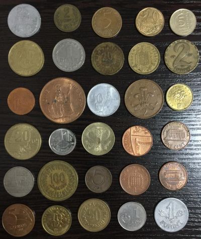 Лот: 10422010. Фото: 1. Иностранные монеты ассорти с рубля... Наборы монет