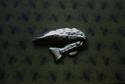 Лот: 9689283. Фото: 1. Брошь "Щука". Броши