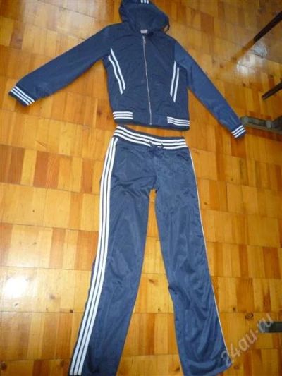 Лот: 1579886. Фото: 1. Продам спортивный костюм. Другое (спортивная одежда)