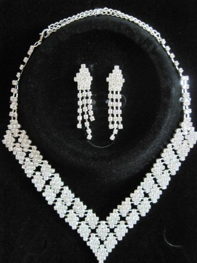 Лот: 6965960. Фото: 1. Бижутерия колье и серьги Новое. Комплекты изделий