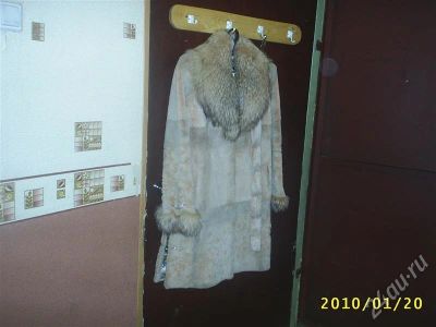 Лот: 704258. Фото: 1. шуба из бобра, воротник песец. Верхняя одежда