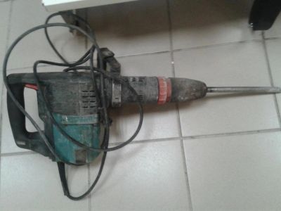 Лот: 7953393. Фото: 1. Отбойный молоток Makita HM 1202C. Электроинструмент