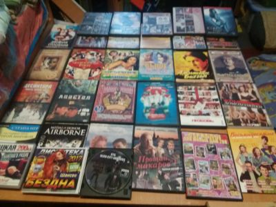Лот: 17845193. Фото: 1. 32 диска DVD с фильмами(одним... Видеозаписи, фильмы