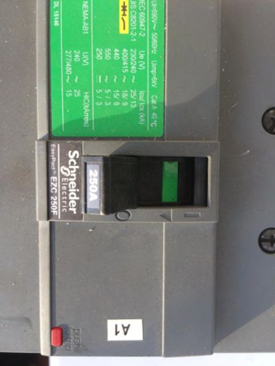 Лот: 9132792. Фото: 1. Schneider Electric Выключатель... Автоматы, пакетники, предохранители