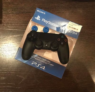 Лот: 5215301. Фото: 1. dualshock 4 геймпад на PS4. Аксессуары, геймпады