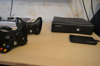 Лот: 4961282. Фото: 1. Xbox 360 freeboot, 2 джойстика... Игровые приставки, консоли