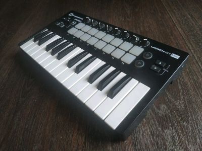 Лот: 14121649. Фото: 1. Midi клавиатура novation launchkey... MIDI-оборудование