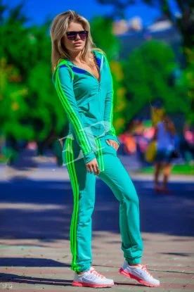 Лот: 3398444. Фото: 1. Костюм Adidas с капюшоном, с карманами... Костюмы