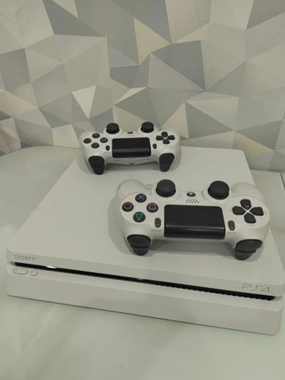Лот: 15300824. Фото: 1. PlayStation 4 slim ps4 белая. Игровые приставки, консоли