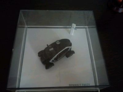 Лот: 14628396. Фото: 1. Масштабная модель renault twizy. Автомоделизм
