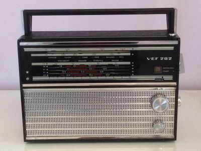 Лот: 12674701. Фото: 1. Радиоприемник "VEF-202" с FM-диапазоном. Тюнеры, радиоприёмники