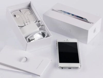 Лот: 8116261. Фото: 1. Apple IPhone 5 16Gb White (комплект... Смартфоны