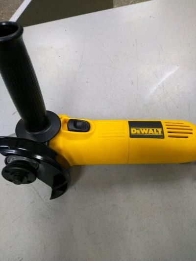 Лот: 12118620. Фото: 1. УШМ DeWALT. Электроинструмент