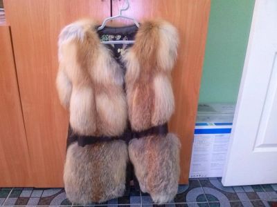 Лот: 3336079. Фото: 1. Продам жилетка ЛИСЫ 50-52 размер. Верхняя одежда