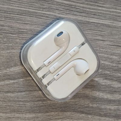 Лот: 17055803. Фото: 1. Наушники Apple. Красноярск