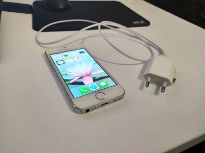 Лот: 18411014. Фото: 1. iPhone 5S 16 gb. Смартфоны