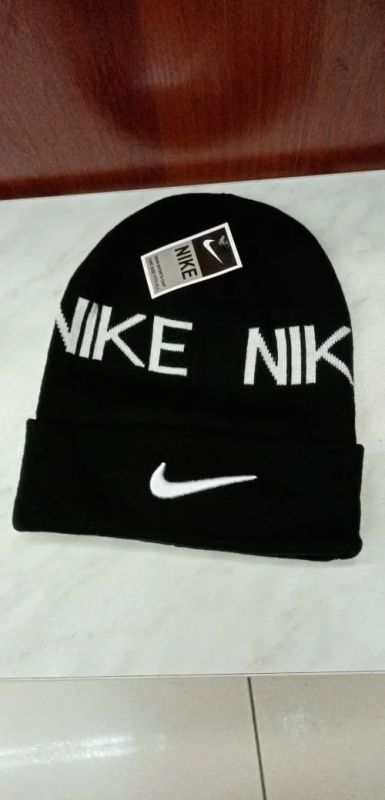 Лот: 16104198. Фото: 1. Nike шапка зимняя Найк новая. Мячи, ракетки, шайбы, клюшки