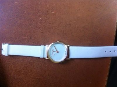 Лот: 4657880. Фото: 1. Часы Gucci white. Другие наручные часы