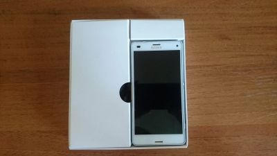 Лот: 11901689. Фото: 1. Sony xperia z3 compact. Смартфоны