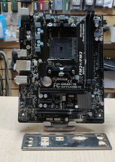 Лот: 21060035. Фото: 1. Мат. плата Gigabyte GA-F2A55M-S1... Материнские платы