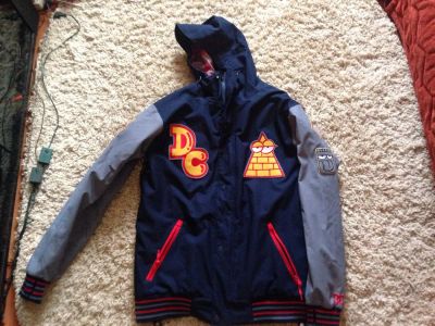 Лот: 4965433. Фото: 1. Сноубордическая куртка DC Shoes. Другое (спортивная одежда)