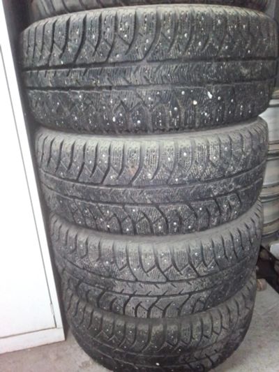 Лот: 18183426. Фото: 1. Зимние шины Bridgestone ice cruiser... Шины
