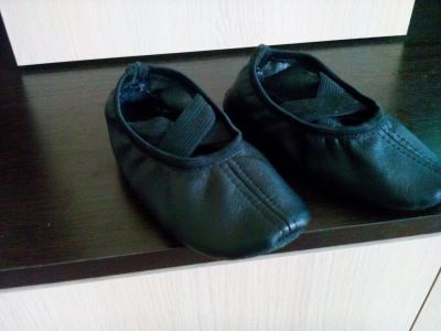 Лот: 6228573. Фото: 1. Чешки черные. Туфли