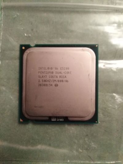 Лот: 15927635. Фото: 1. Процессор Intel E5200 2.5 MHz. Процессоры