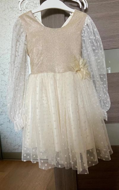 Лот: 21451216. Фото: 1. Платье нарядное для девочки. Платья, сарафаны