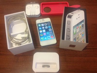 Лот: 5874518. Фото: 1. iPhone 4 8gb white полный комплект... Смартфоны