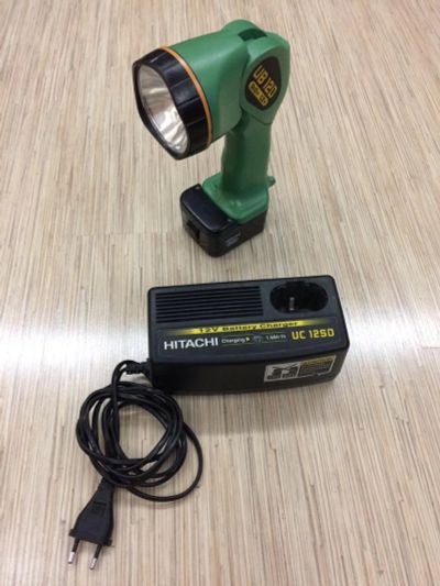 Лот: 8431130. Фото: 1. Hitachi фонарь + аккумулятор... Электроинструмент