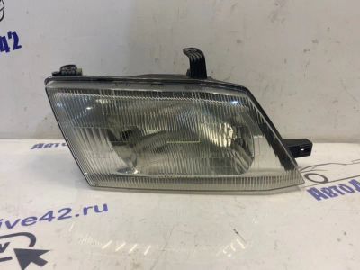 Лот: 21710780. Фото: 1. фара Nissan Wingroad Y11. Двигатель и элементы двигателя