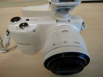 Лот: 9447911. Фото: 1. Системная фотокамера Samsung NX2000... Цифровые беззеркальные со сменной оптикой