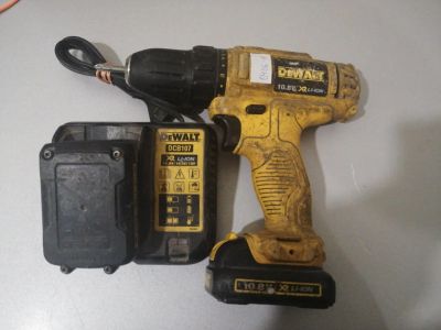Лот: 16095339. Фото: 1. Шуруповерт DeWalt DCD700-ks (0406-11... Электроинструмент