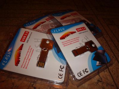 Лот: 3698575. Фото: 1. Флэшка "ключ" USB 2.0 8gb (подарочная... USB-флеш карты