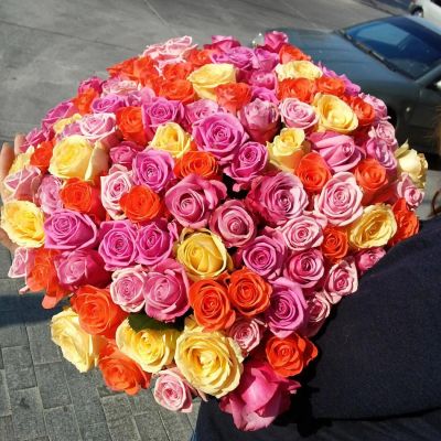 Лот: 6913084. Фото: 1. Фирменный букет от Радуги Цветов... Свежие цветы