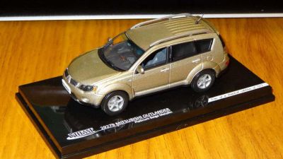 Лот: 5846588. Фото: 1. Mitsubishi Outlander gold Vitesse. Автомоделизм