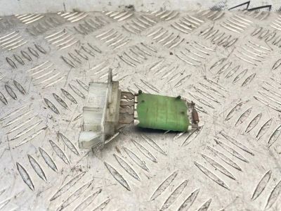 Лот: 25366457. Фото: 1. реостат печки Renault Sandero... Двигатель и элементы двигателя