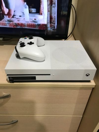 Лот: 14614468. Фото: 1. Xbox one s 500gb. Игровые приставки, консоли