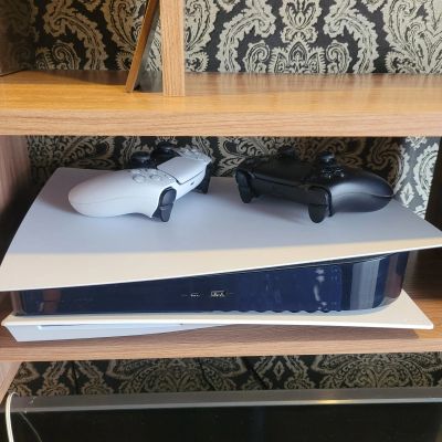 Лот: 19054858. Фото: 1. Playstation 5 с дисководом и 2... Игровые приставки, консоли