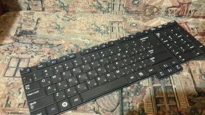 Лот: 11092743. Фото: 1. Клавиатура Samsung R720. Клавиатуры для ноутбуков
